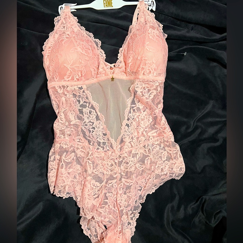 New NWT FAME Baby Pink Lace Sexy See through thru Bodysuit Snap Snap Bottom XL